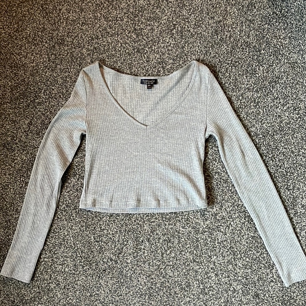 Long sleeve crop V-neck